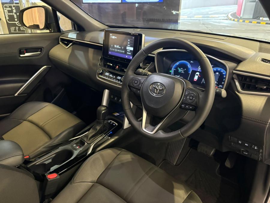 Corolla Cross Hybrid - Image 3